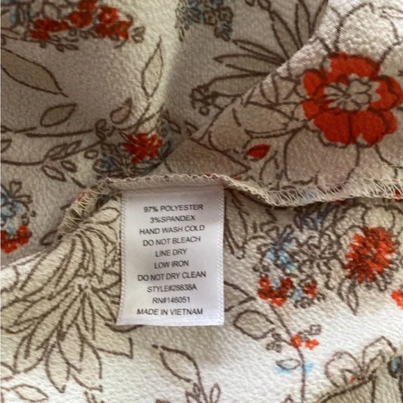 Monteau Los Angeles floral blouse size medium - Picture 5 of 7